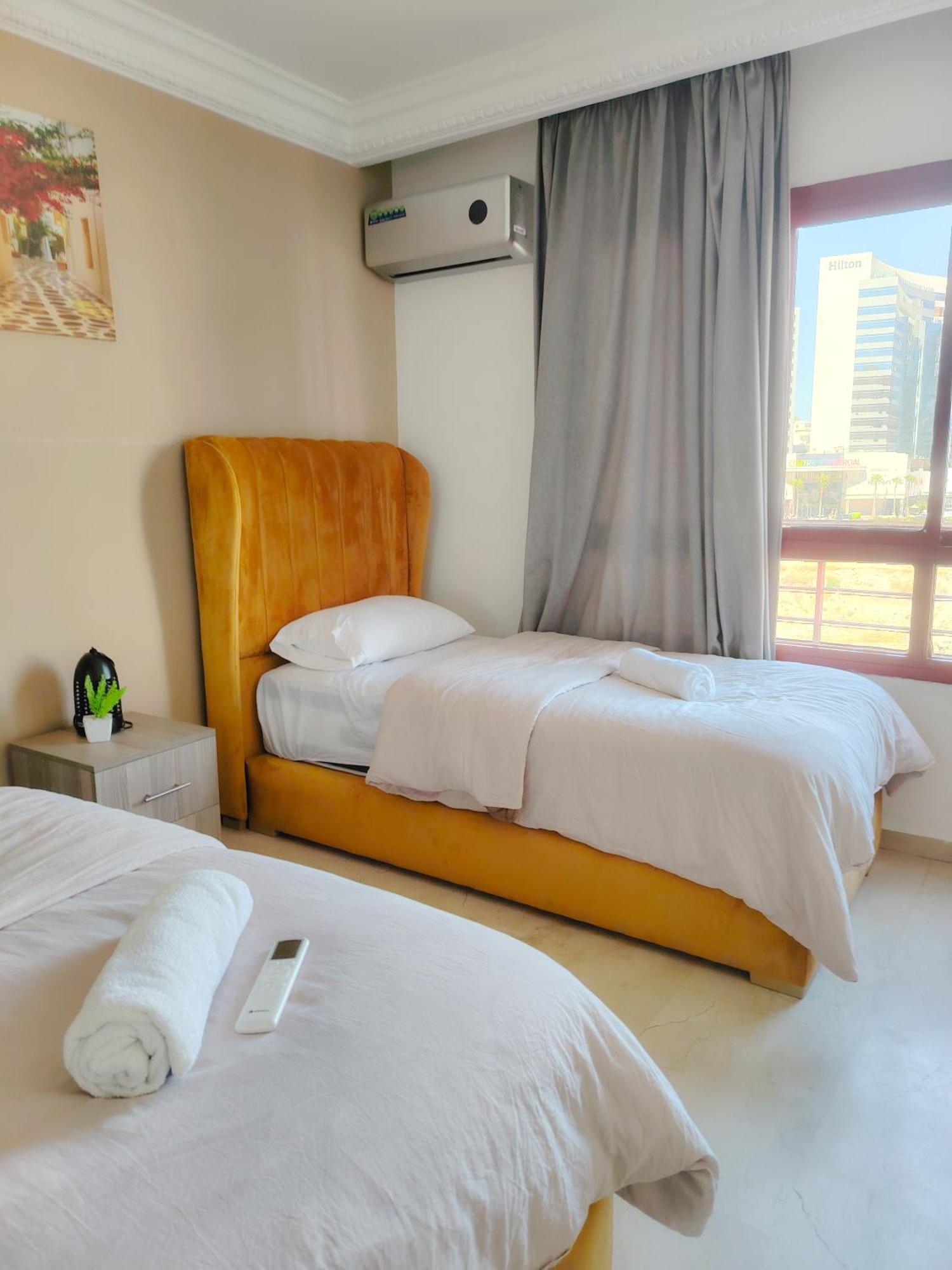 Moderne Appartement Au Plein Centre-Ville En Face Hilton & La Gare De Train Tgv Avec Climatisation طنجة المظهر الخارجي الصورة