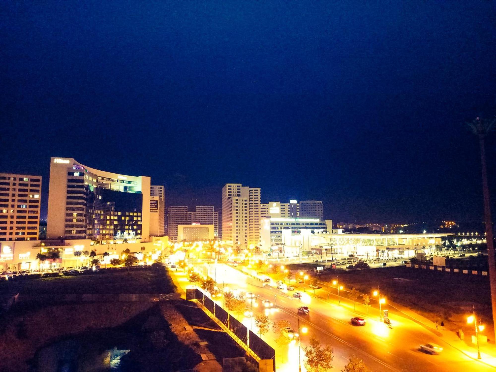 Moderne Appartement Au Plein Centre-Ville En Face Hilton & La Gare De Train Tgv Avec Climatisation طنجة المظهر الخارجي الصورة