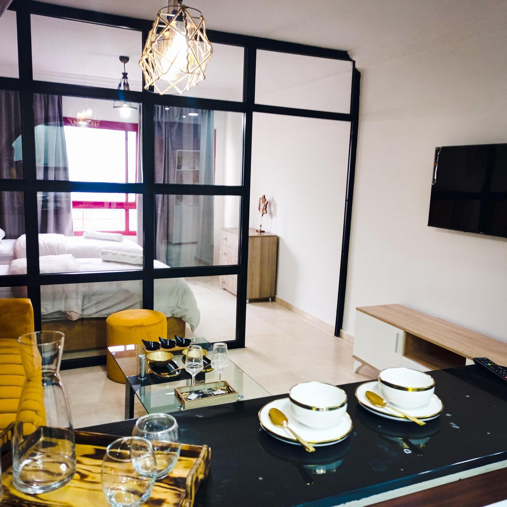 Moderne Appartement Au Plein Centre-Ville En Face Hilton & La Gare De Train Tgv Avec Climatisation طنجة المظهر الخارجي الصورة