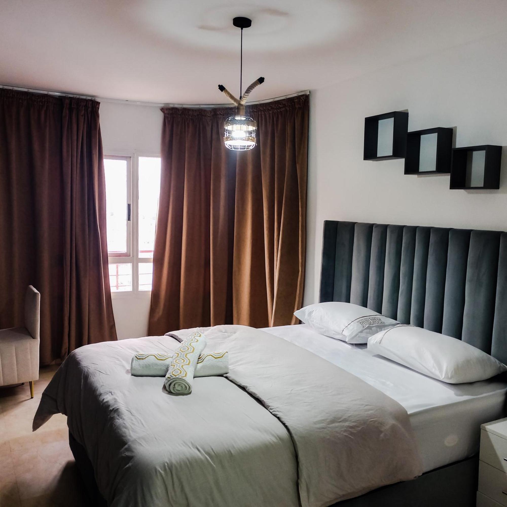 Moderne Appartement Au Plein Centre-Ville En Face Hilton & La Gare De Train Tgv Avec Climatisation طنجة المظهر الخارجي الصورة