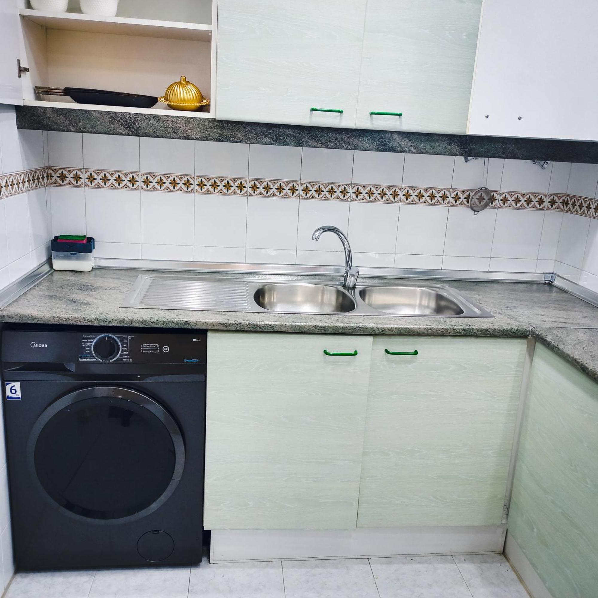 Moderne Appartement Au Plein Centre-Ville En Face Hilton & La Gare De Train Tgv Avec Climatisation طنجة المظهر الخارجي الصورة