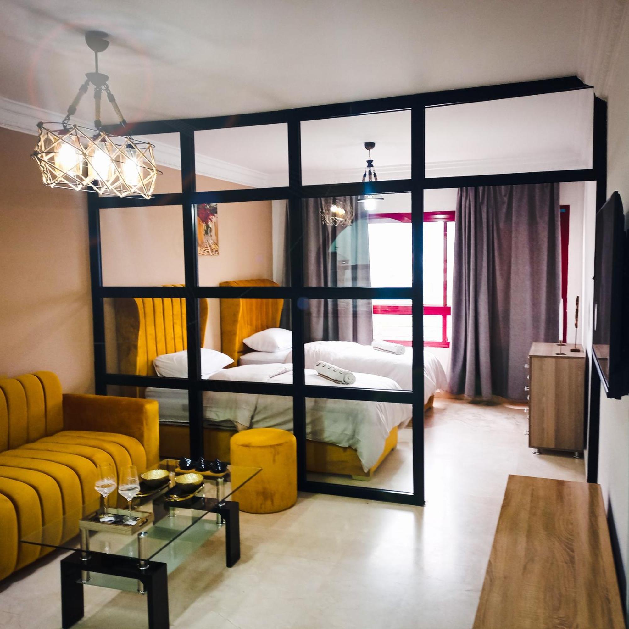 Moderne Appartement Au Plein Centre-Ville En Face Hilton & La Gare De Train Tgv Avec Climatisation طنجة المظهر الخارجي الصورة
